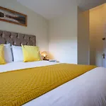 The Waterfront (adults Only) Pensión 4*