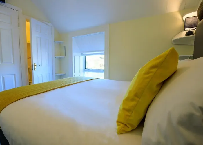 The Waterfront (adults Only) بيت ضيافة دينغل